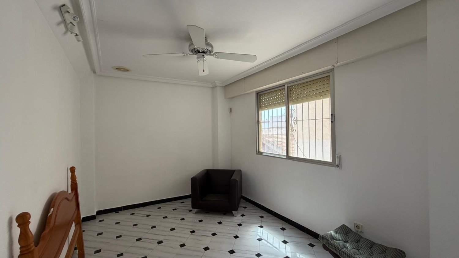 Apartment in Torrevieja, Alicante, Spain 3 bedrooms, 87 sq.m. No. 197436