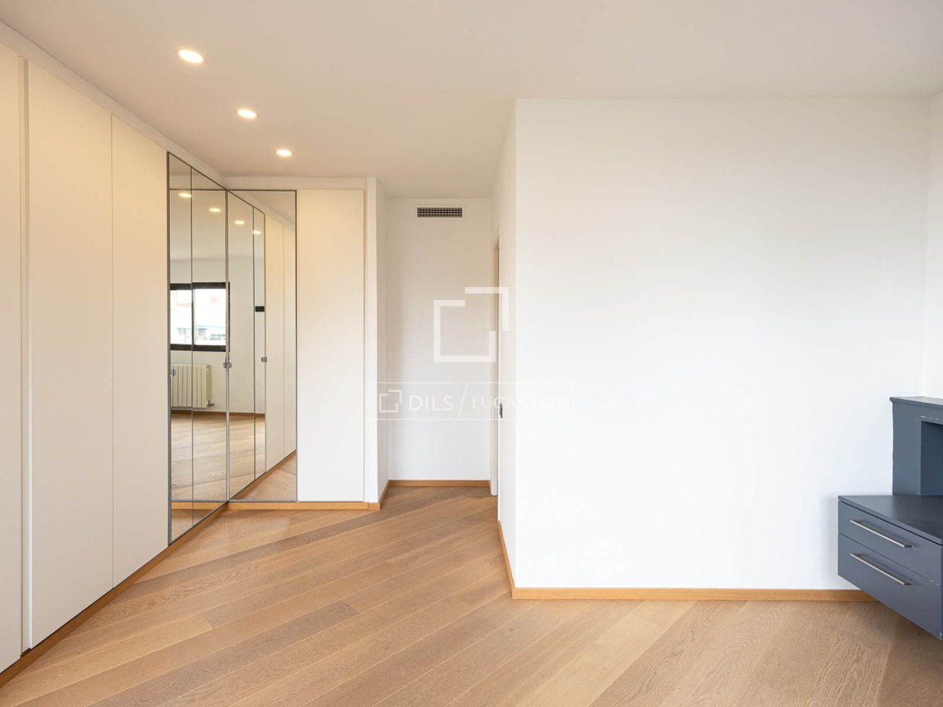 Apartamento en Barcelona, España 3 dormitorios, 105 m2 No. 198491