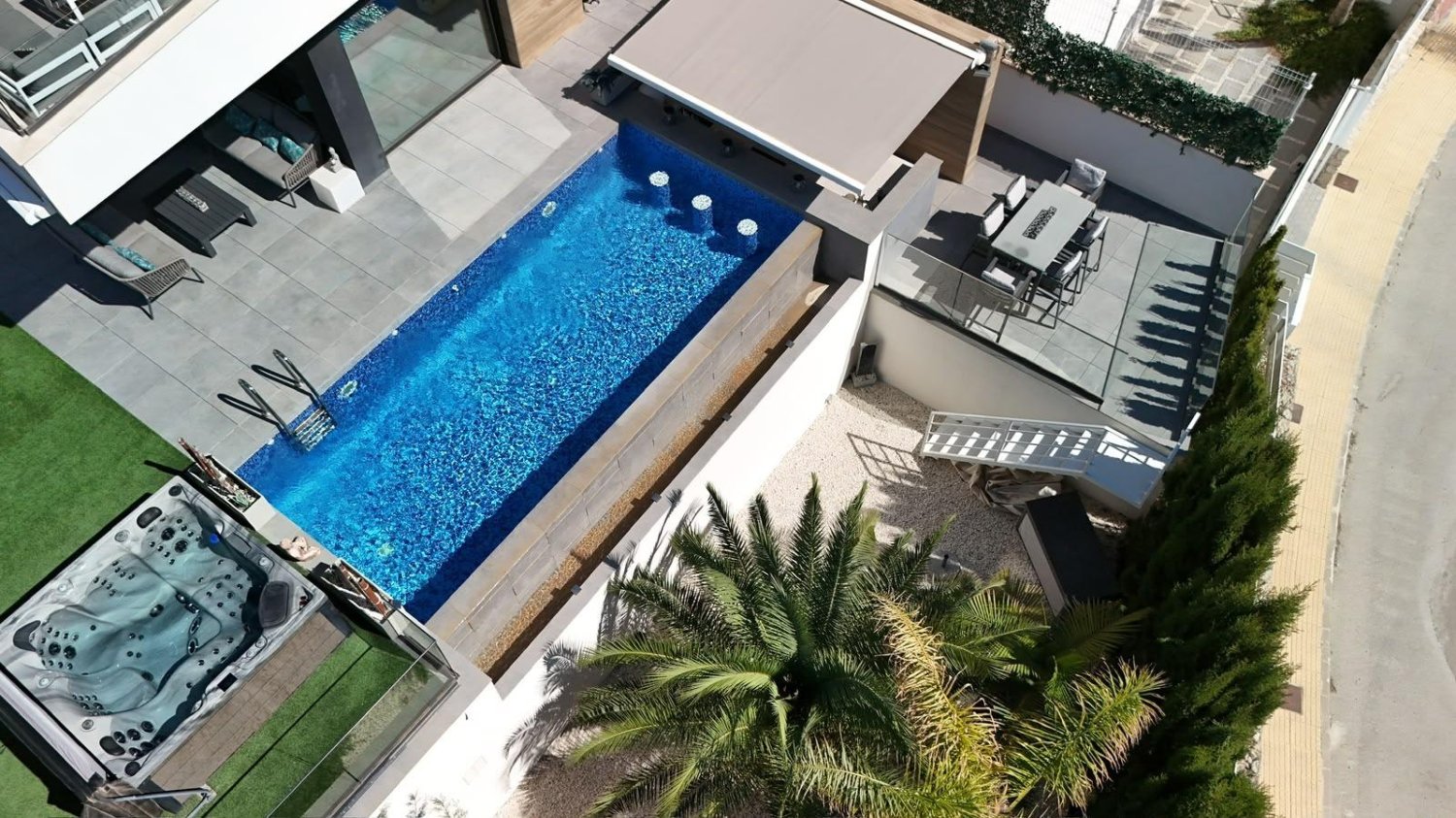 Villa i Finestrat, Alicante, Spanien 3 sovrum, 166 kvm. Nr. 199901
