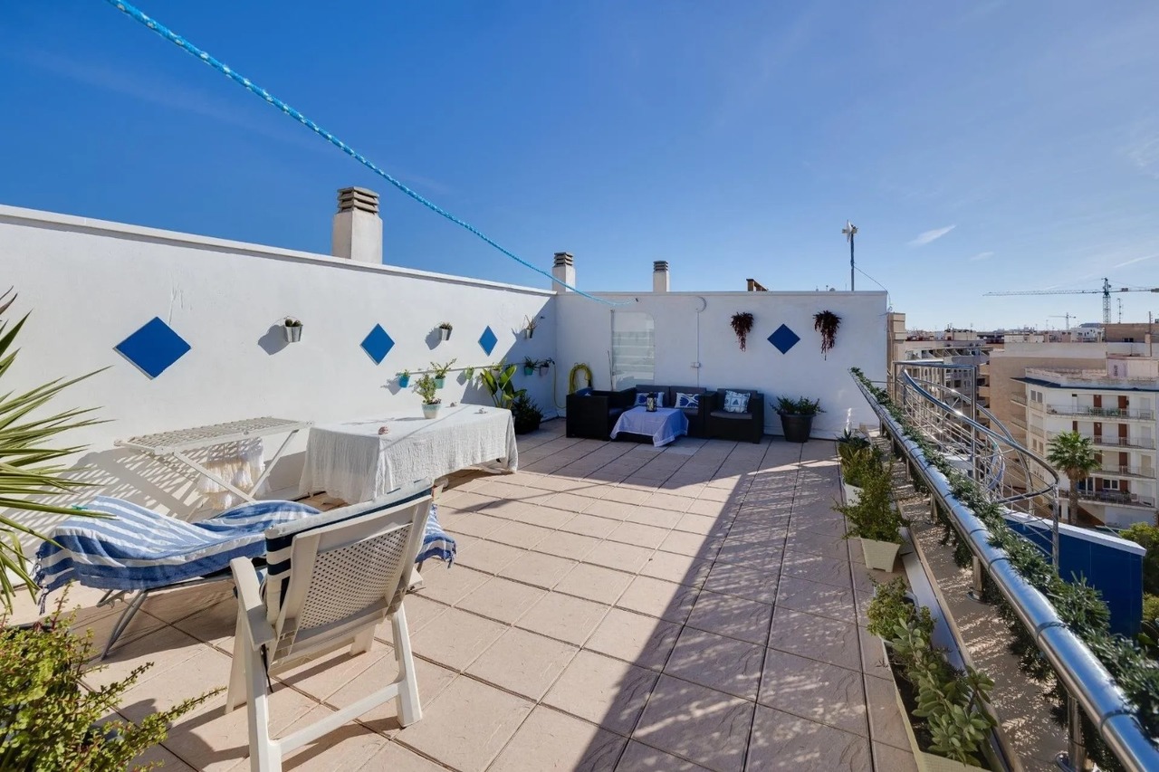 Appartamento a Torrevieja, Alicante, Spagna 3 camere da letto, 90 mq. N° 198312