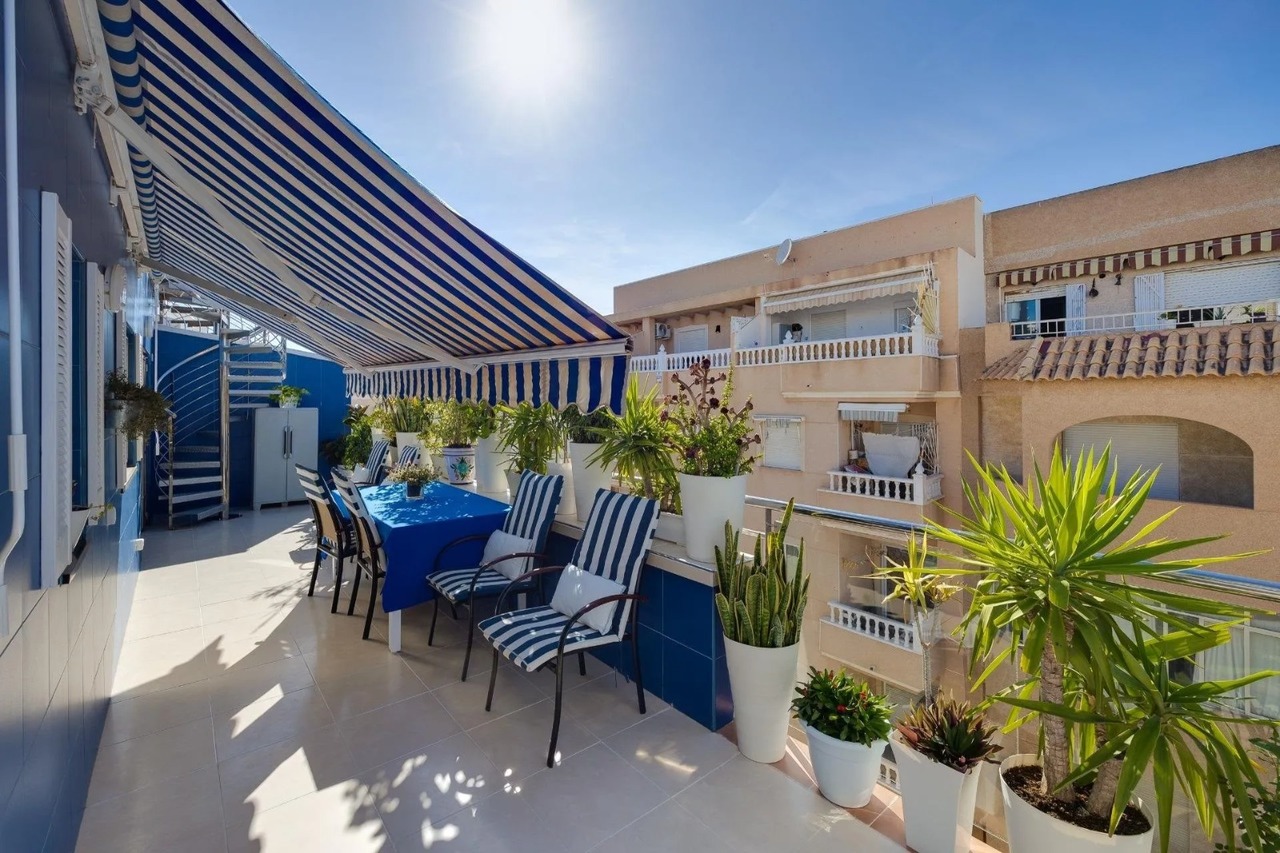 Appartamento a Torrevieja, Alicante, Spagna 3 camere da letto, 90 mq. N° 198312