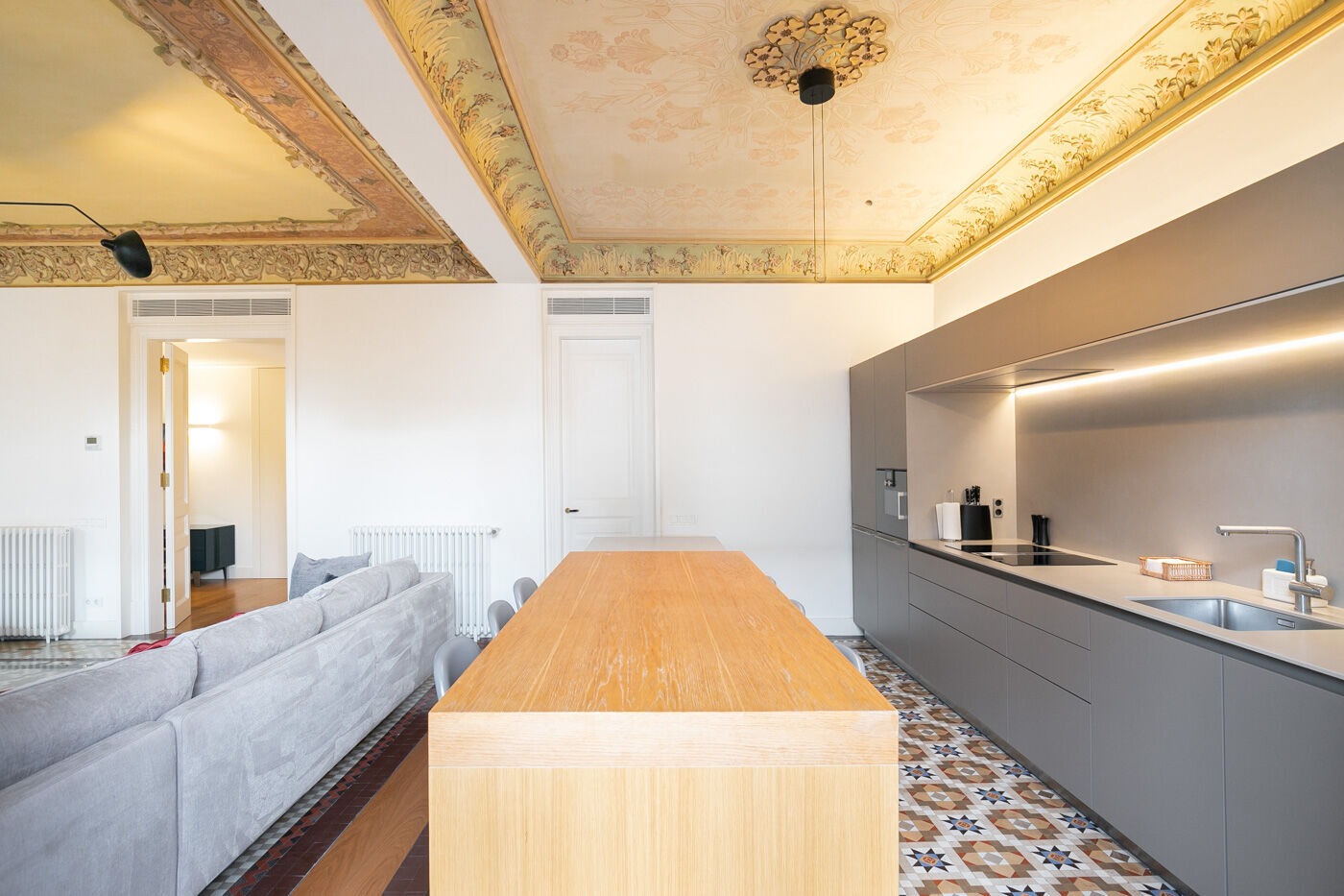 Apartment à Barcelona, Espagne 4 chambres,  No. 197060