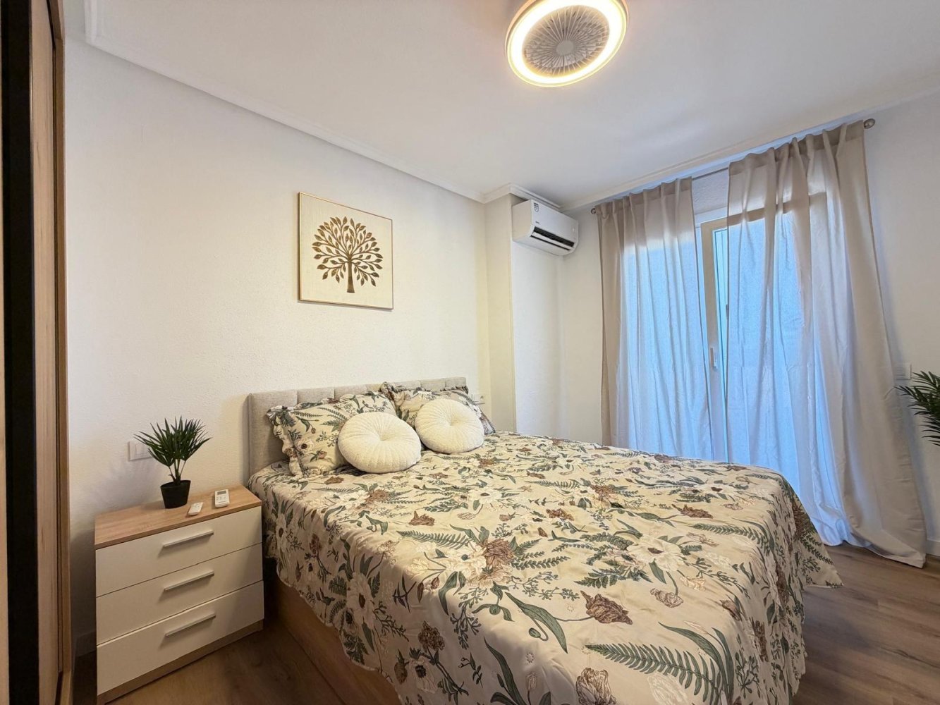 Apartment in Torrevieja, Alicante, Spain 3 bedrooms, 98 sq.m. No. 197352