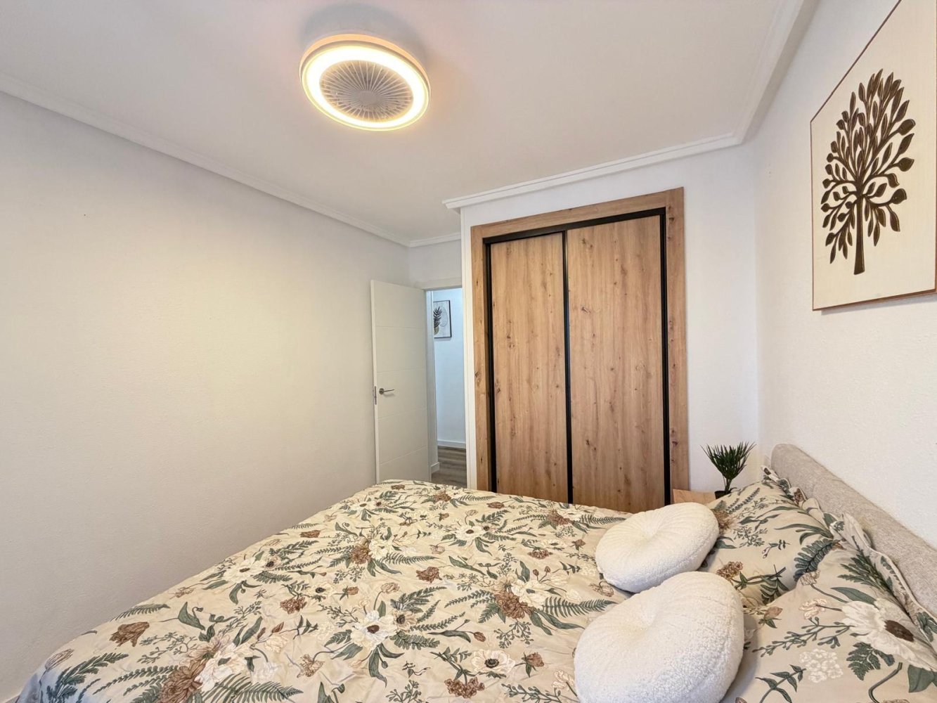 Apartment in Torrevieja, Alicante, Spain 3 bedrooms, 98 sq.m. No. 197352