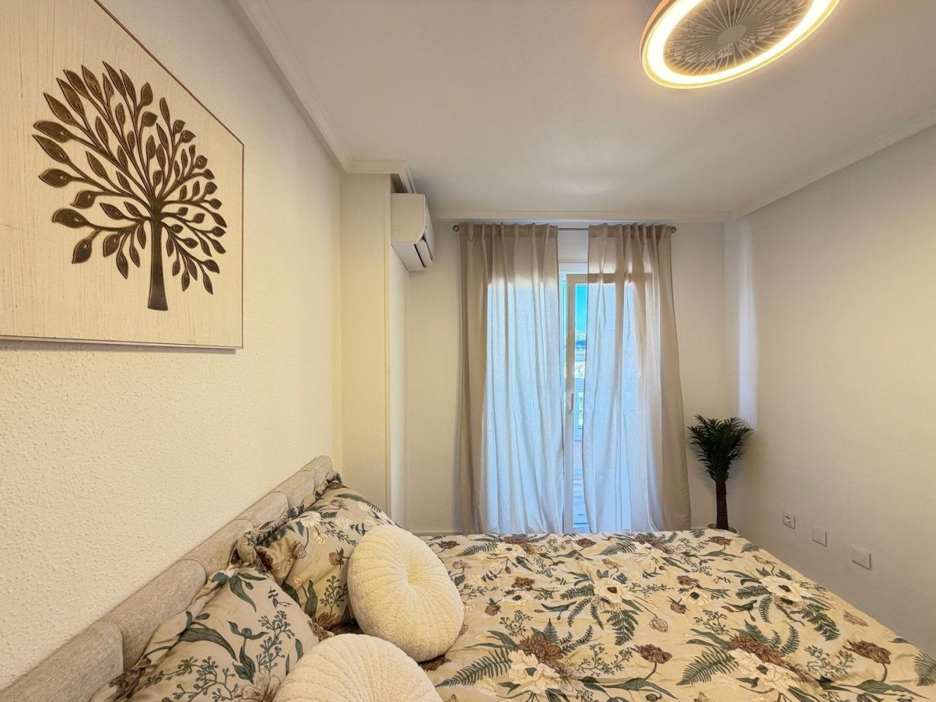 Apartment in Torrevieja, Alicante, Spain 3 bedrooms, 98 sq.m. No. 197352