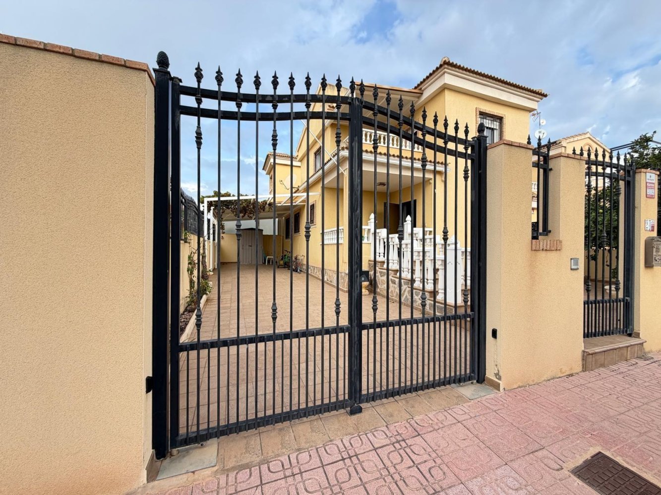 Villa i Alicante, Spanien 4 sovrum, 133 kvm. Nr. 198460