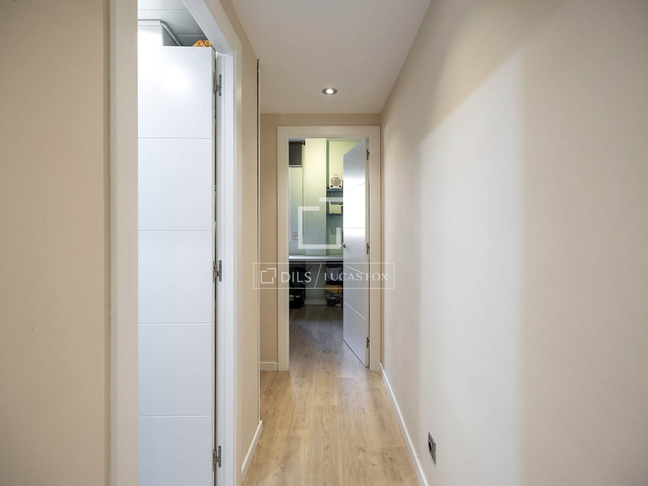 Apartment à Barcelona, Espagne 4 chambres, 98 m2 No. 200011