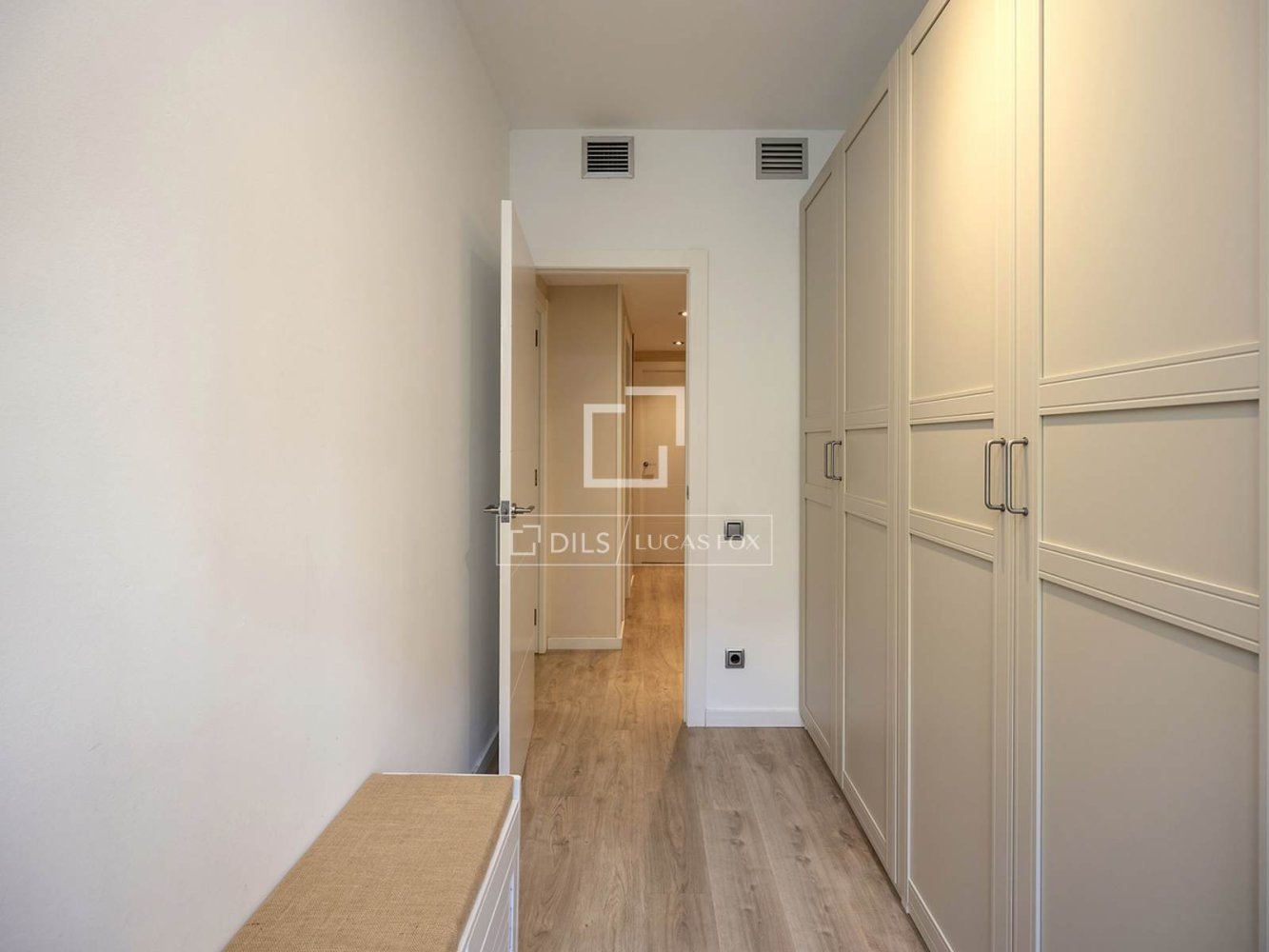 Apartment à Barcelona, Espagne 4 chambres, 98 m2 No. 200011