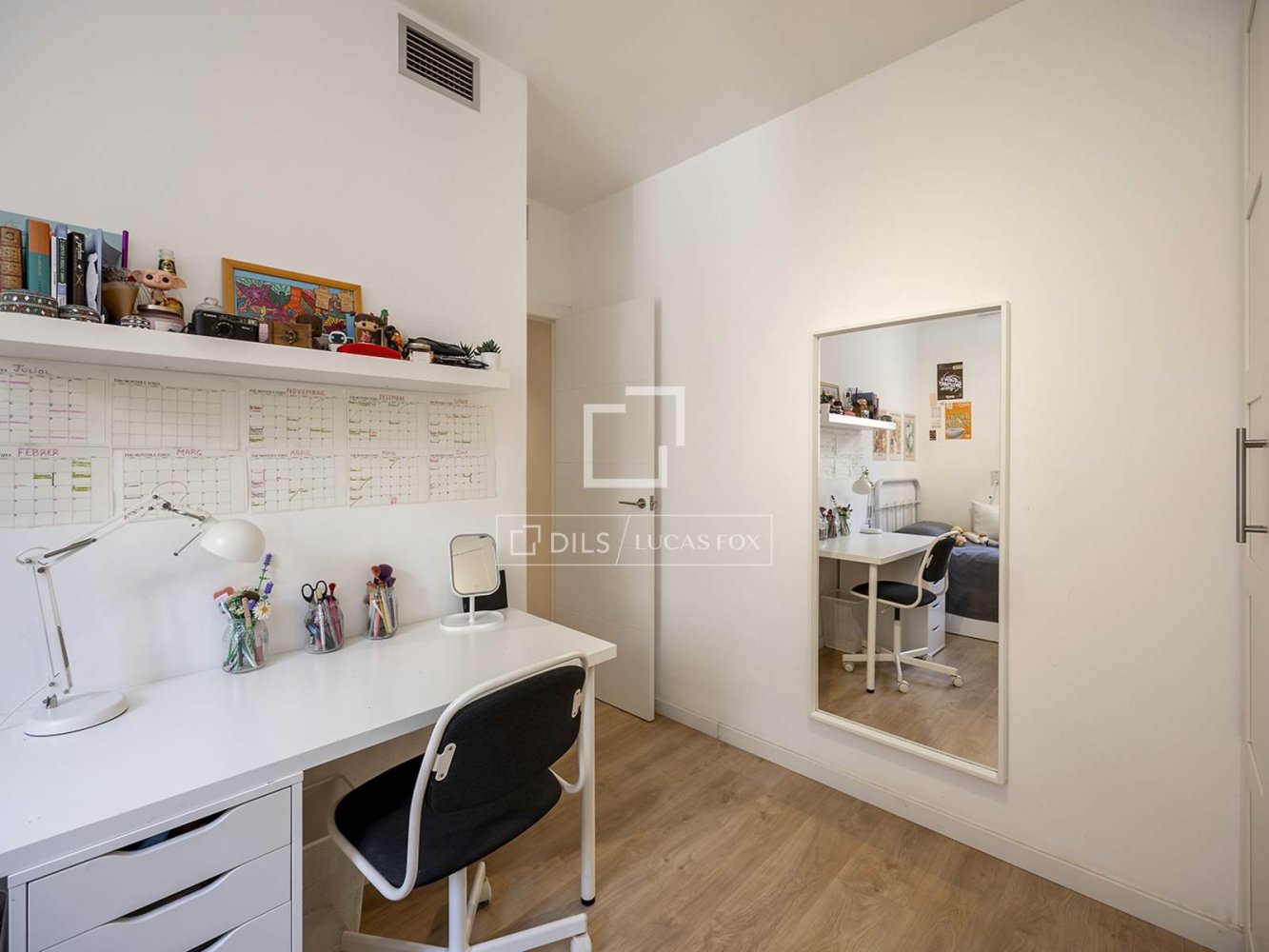 Apartment à Barcelona, Espagne 4 chambres, 98 m2 No. 200011
