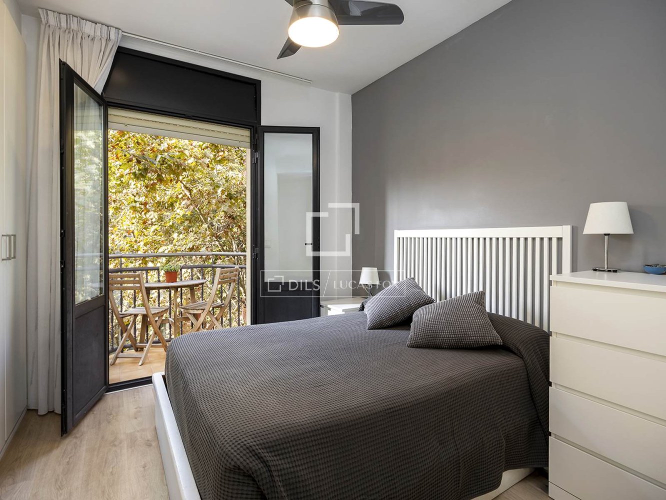 Apartment à Barcelona, Espagne 4 chambres, 98 m2 No. 200011