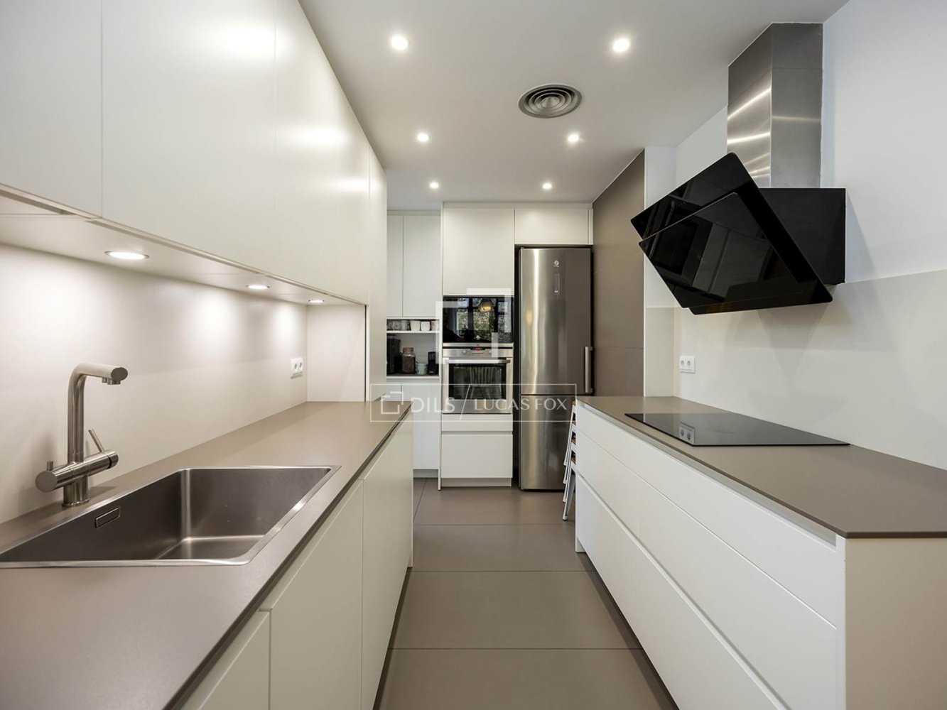Apartment à Barcelona, Espagne 4 chambres, 98 m2 No. 200011