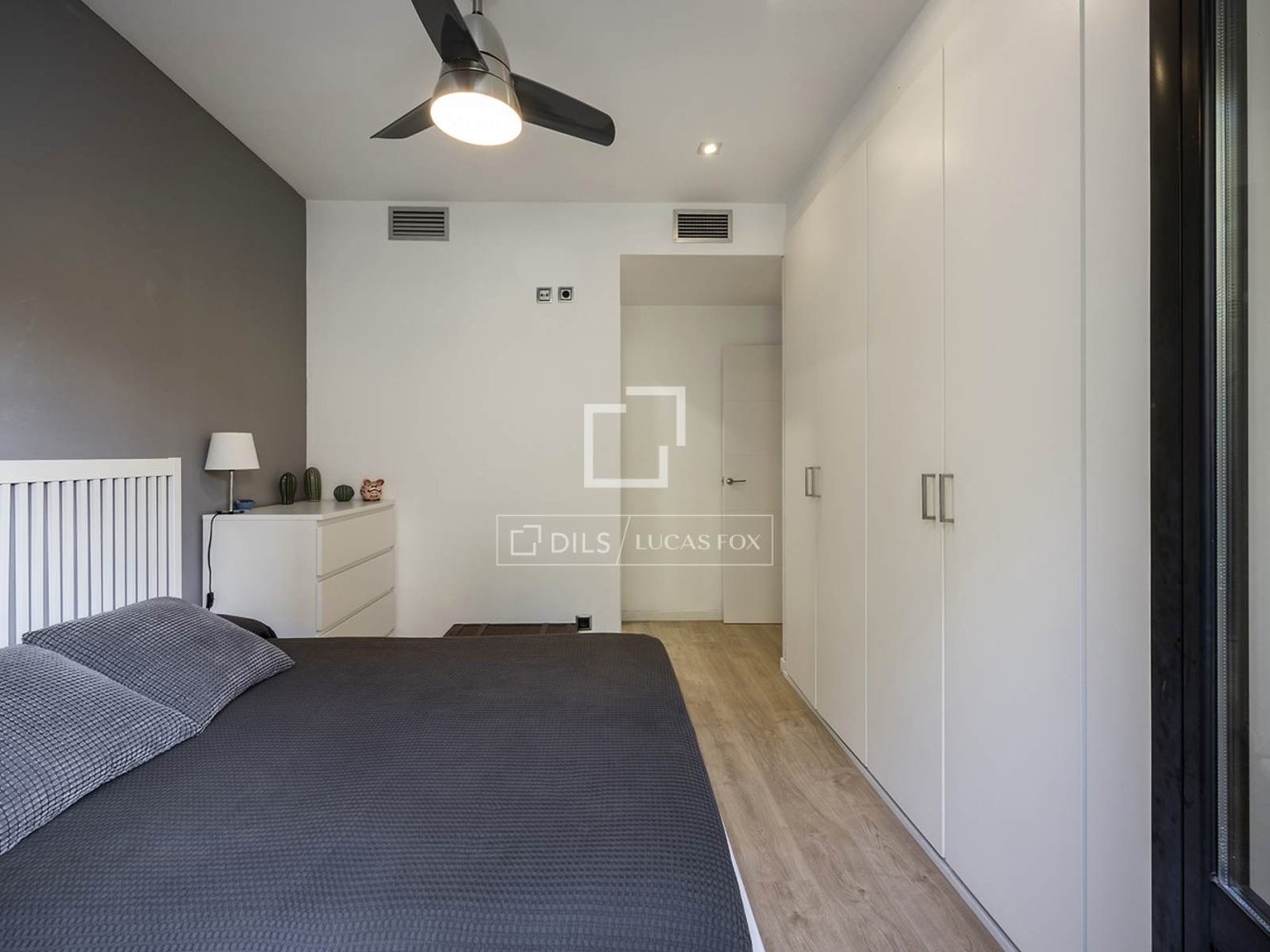 Apartment à Barcelona, Espagne 4 chambres, 98 m2 No. 200011