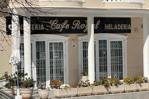 Commercial property in Guardamar del Segura, Alicante, Spain 1 bedroom, 213 sq.m. No. 197200