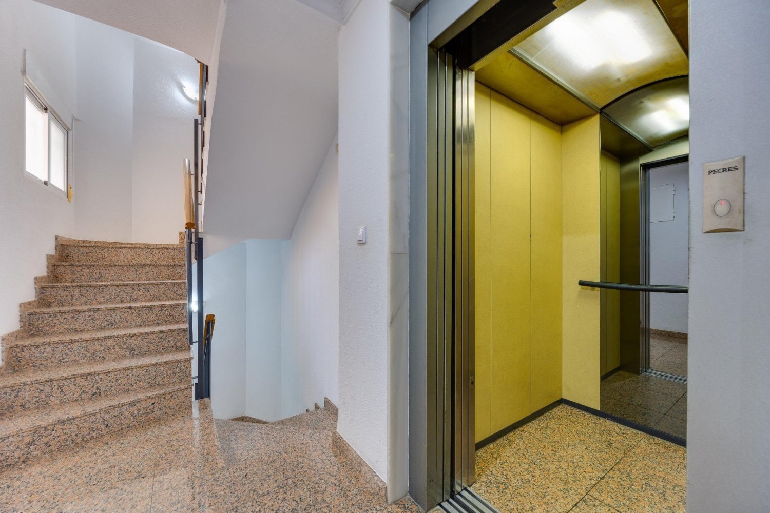 Квартира в Торревьеха, Аликанте, Испания 2 спальни, 80м2 №199807