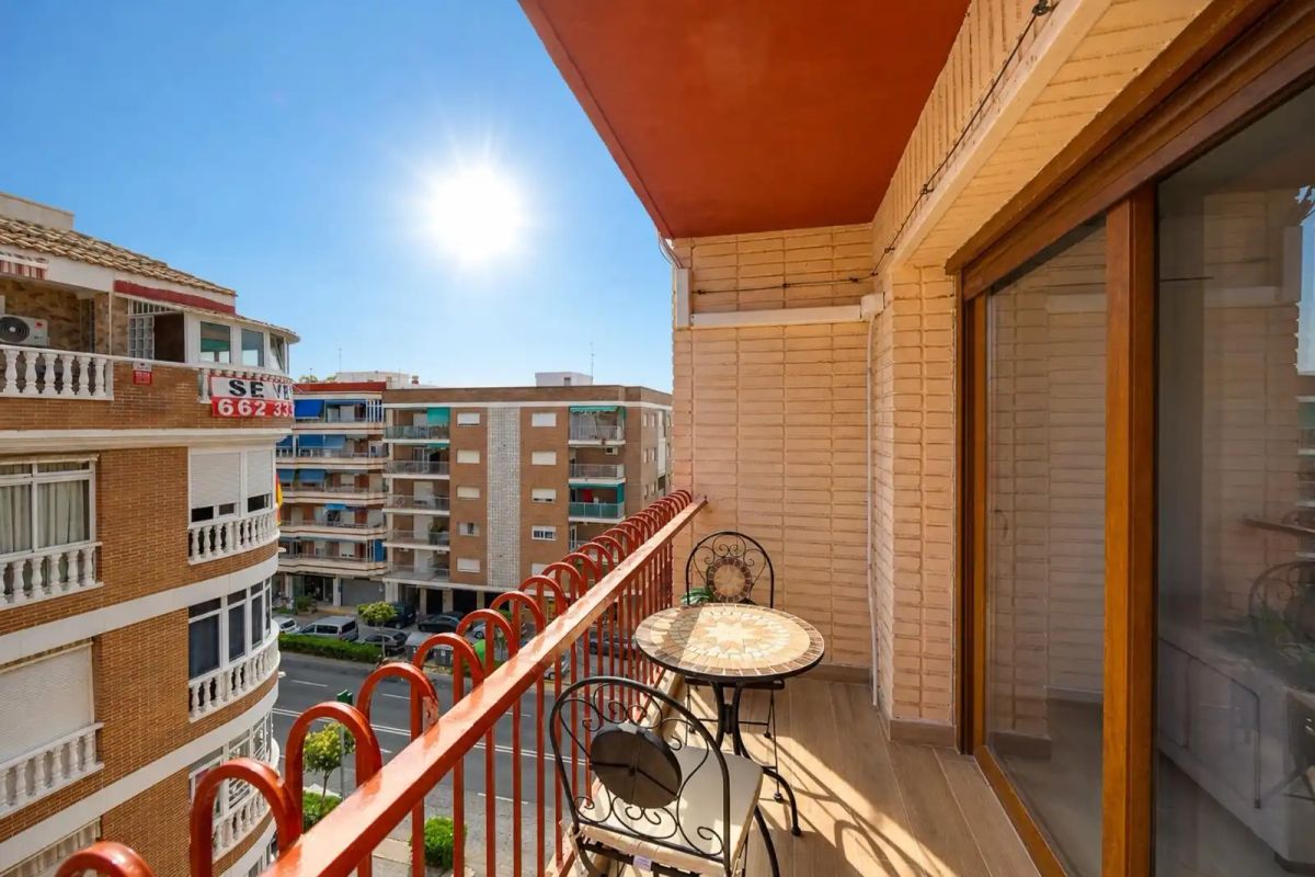 Appartamento a Torrevieja, Alicante, Spagna 3 camere da letto, 90 mq. N° 196965