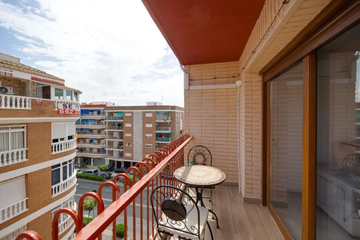 Appartamento a Torrevieja, Alicante, Spagna 3 camere da letto, 90 mq. N° 196965