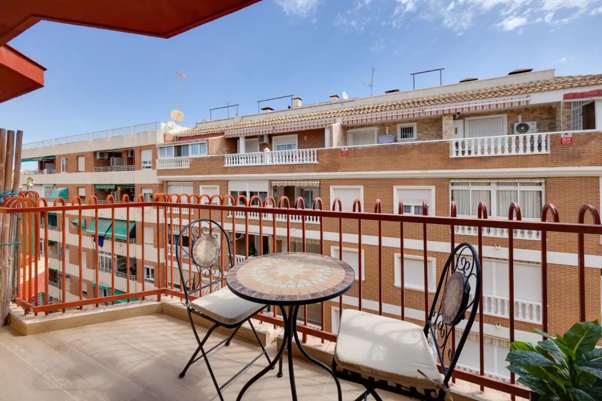Appartamento a Torrevieja, Alicante, Spagna 3 camere da letto, 90 mq. N° 196965