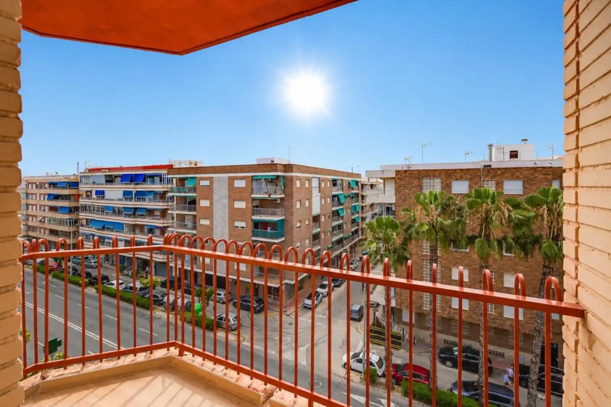 Appartamento a Torrevieja, Alicante, Spagna 3 camere da letto, 90 mq. N° 196965