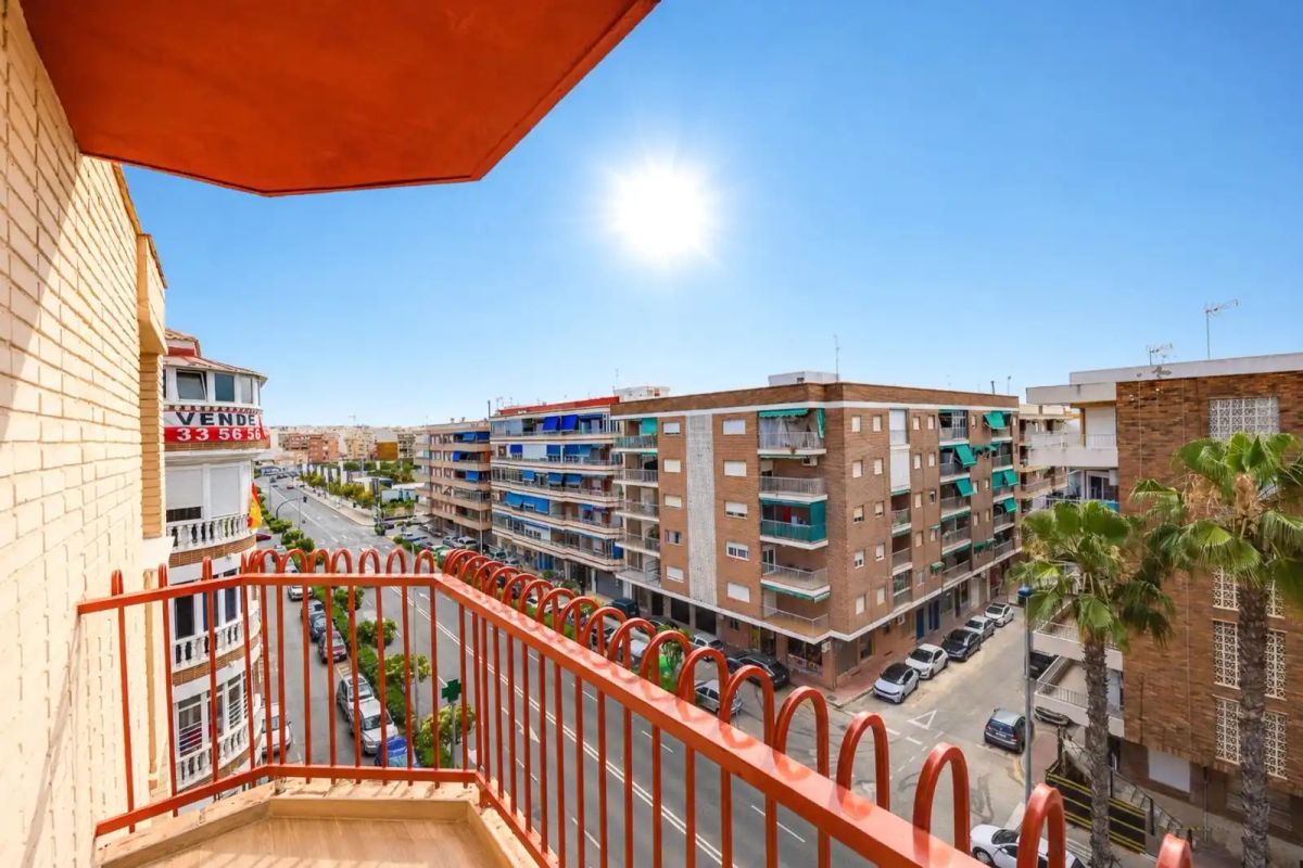 Appartamento a Torrevieja, Alicante, Spagna 3 camere da letto, 90 mq. N° 196965