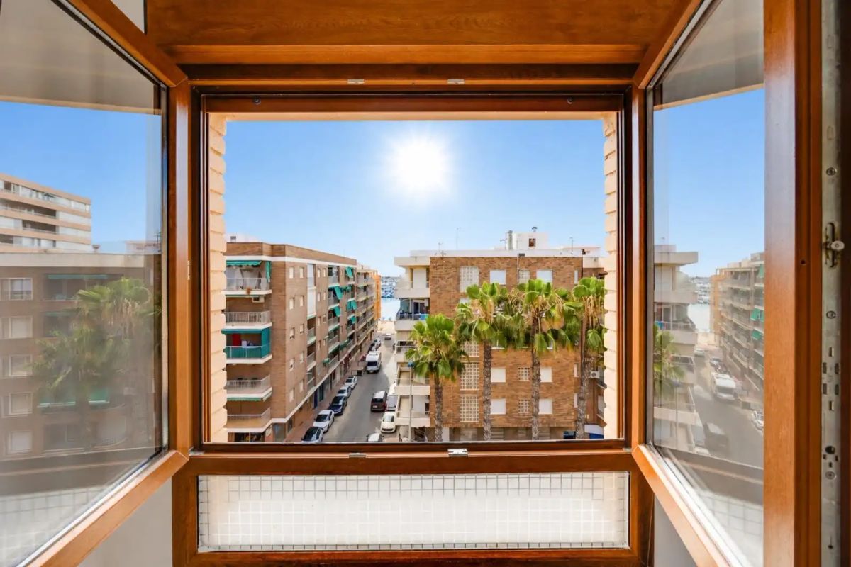 Appartamento a Torrevieja, Alicante, Spagna 3 camere da letto, 90 mq. N° 196965
