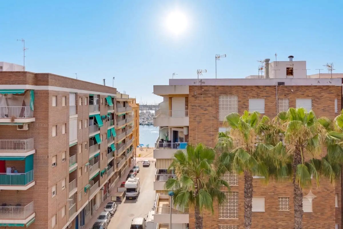 Appartamento a Torrevieja, Alicante, Spagna 3 camere da letto, 90 mq. N° 196965