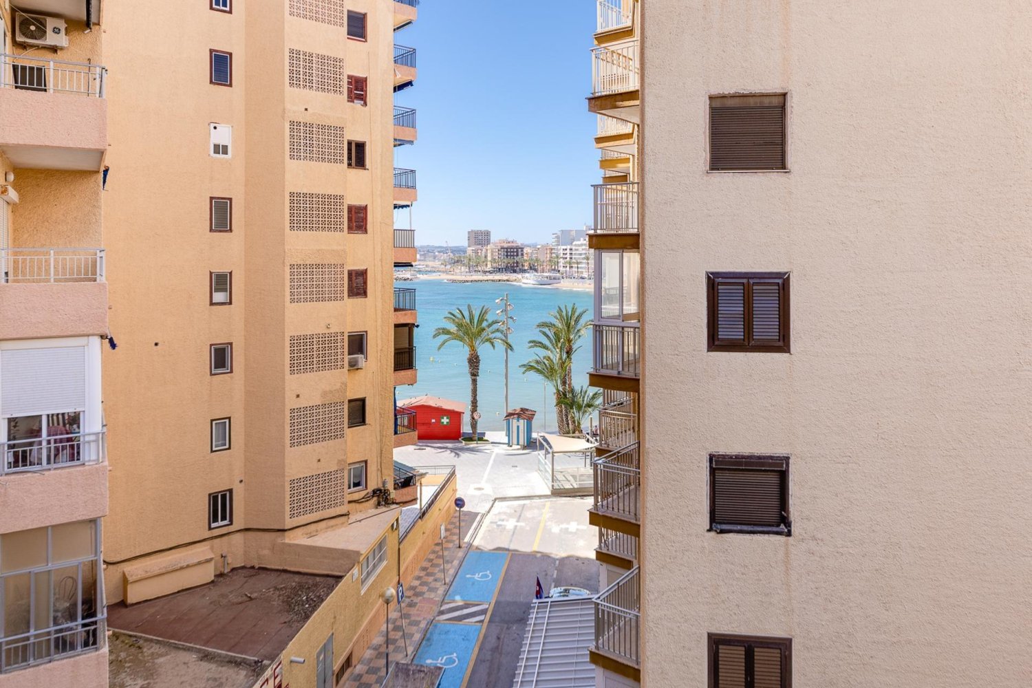 Apartment à Torrevieja, Alicante, Espagne 3 chambres, 105 m2 No. 199183