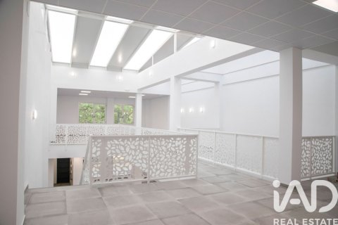 Commercial property in Benacazon, Seville, Spain 156 sq.m. No. 199545