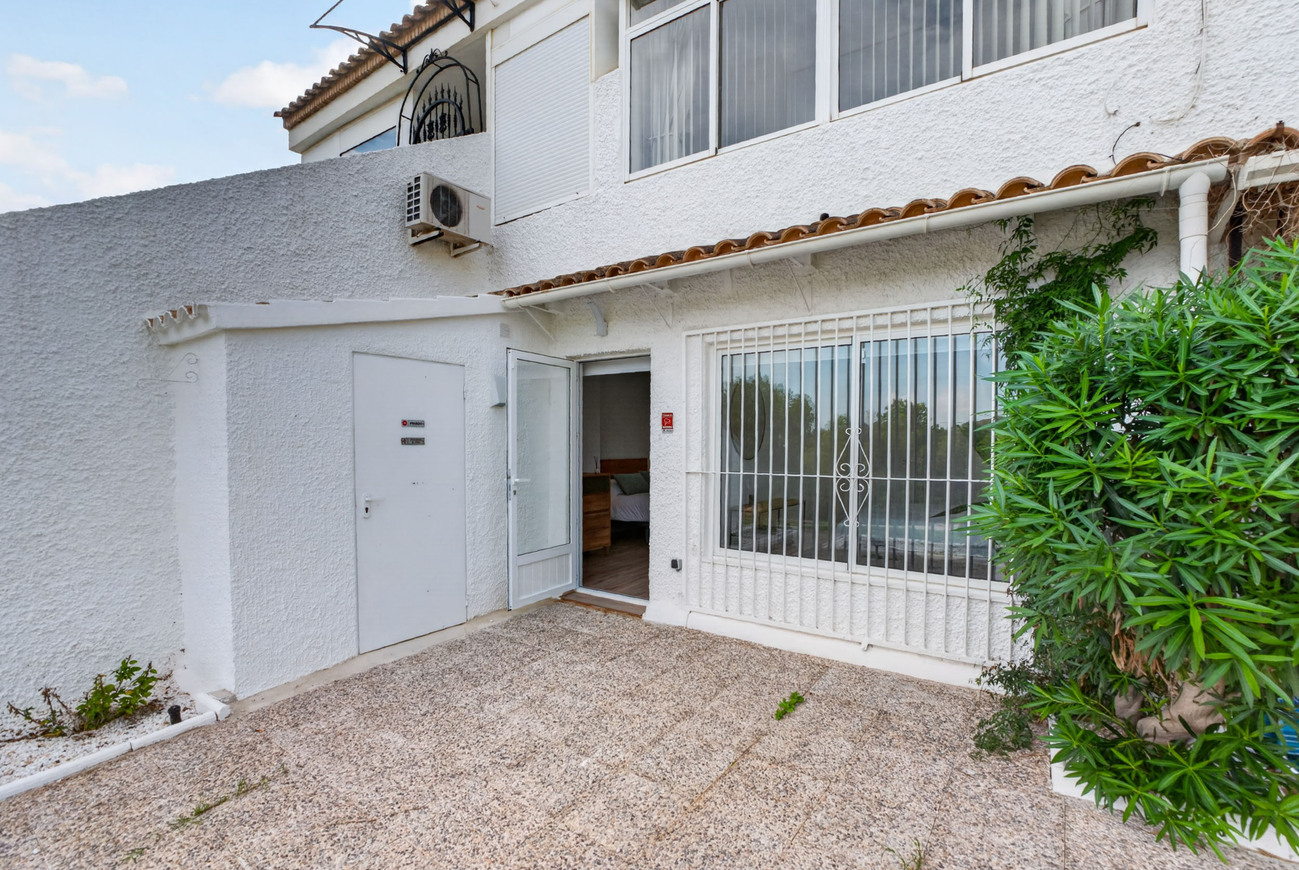 Bungalow en Villamartin, Alicante, España 2 dormitorios,  No. 198989