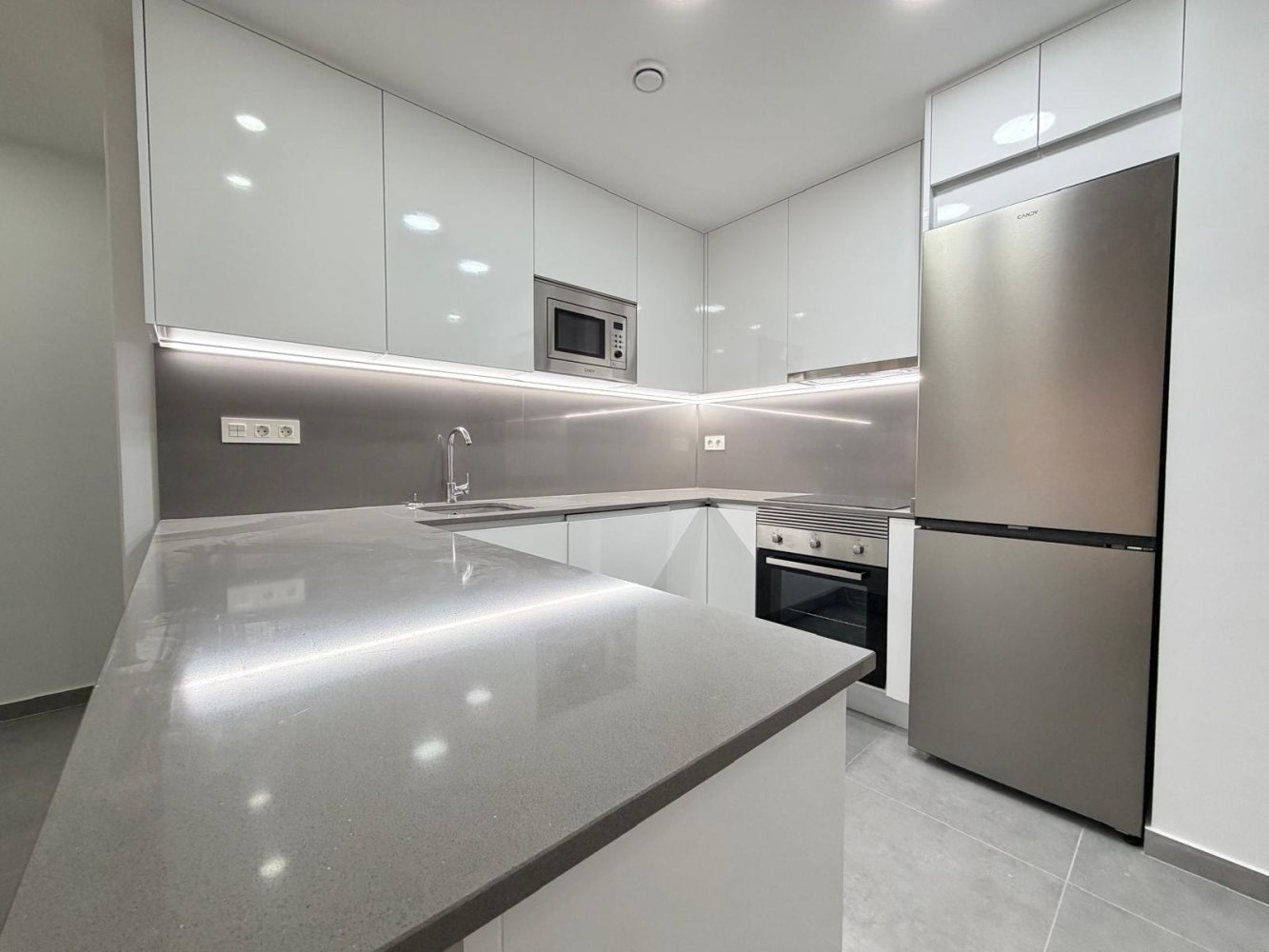 Apartamento en Torrevieja, Alicante, España 3 dormitorios, 113 m2 No. 148678