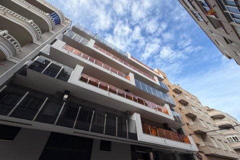 Appartamento a Torrevieja, Alicante, Spagna 3 camere da letto, 113 mq. N° 148678