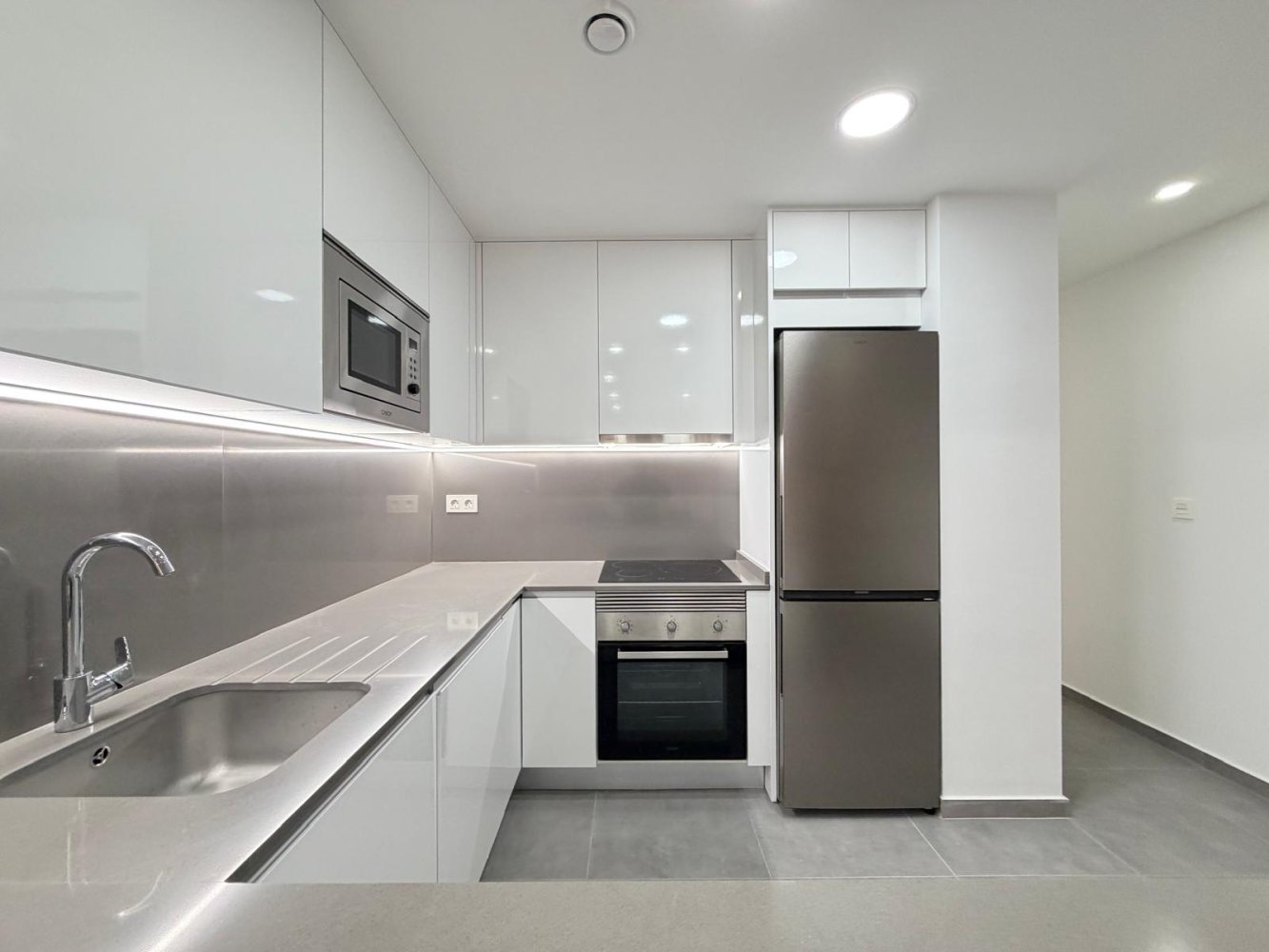 Apartamento en Torrevieja, Alicante, España 3 dormitorios, 113 m2 No. 148678
