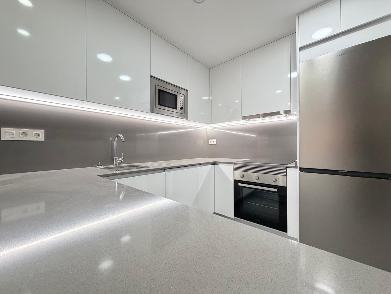 Apartamento en Torrevieja, Alicante, España 3 dormitorios, 113 m2 No. 148678
