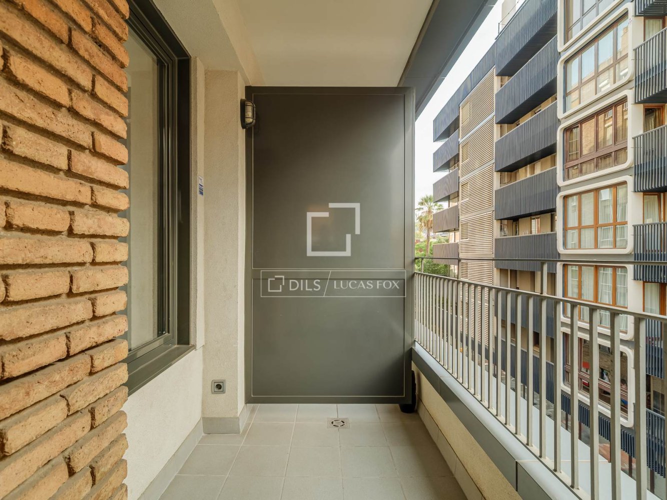 Apartamento en Barcelona, España 2 dormitorios, 79 m2 No. 198485