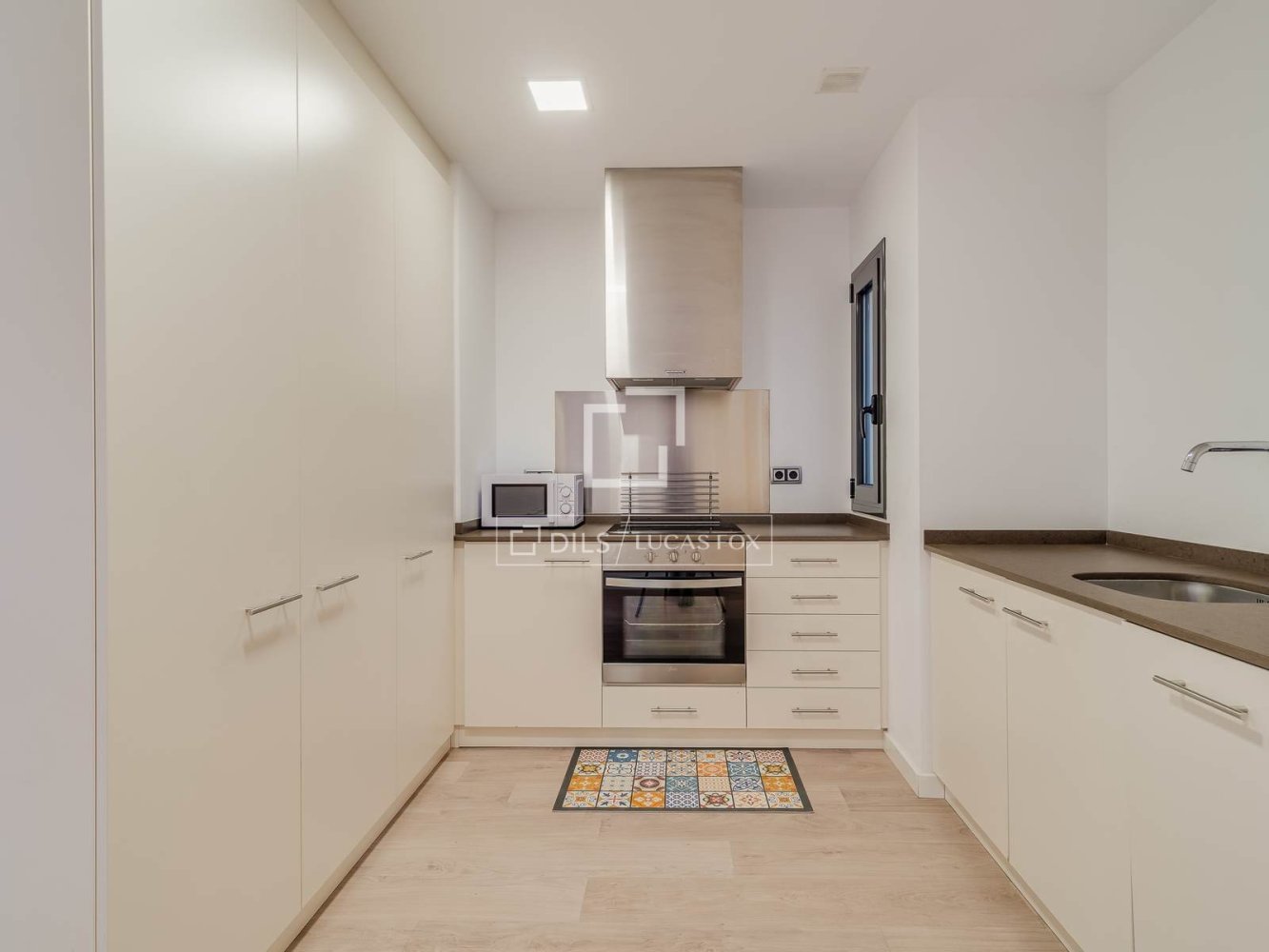 Apartamento en Barcelona, España 2 dormitorios, 79 m2 No. 198485