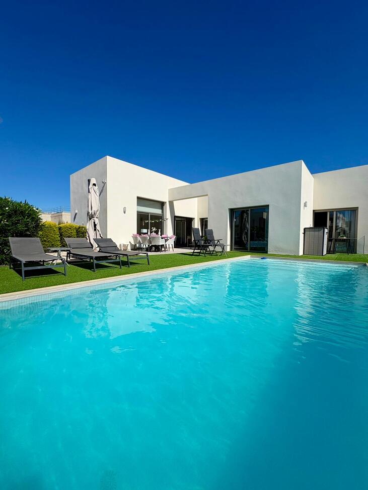 Villa a Benijofar, Alicante, Spagna 3 camere da letto, 148 mq. N° 197431