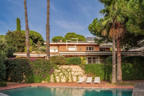 Villa in Premia De Dalt, Barcelona, Spain 6 bedrooms, 429 sq.m. No. 150398