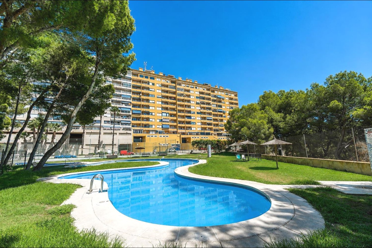 Apartamento en Dehesa De Campoamor, Alicante, España 2 dormitorios, 69 m2 No. 192019