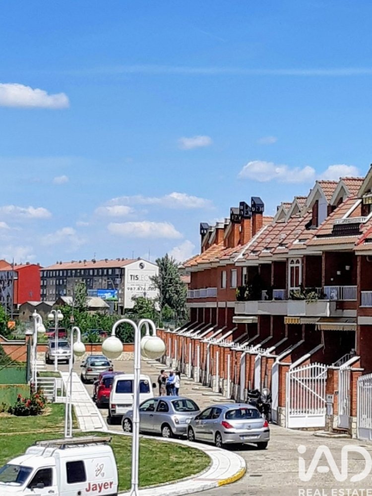 House in San Andres del Rabanedo, Leon, Spain 3 bedrooms, 194 sq.m. No. 198624