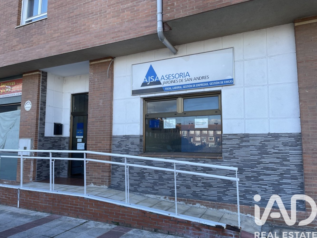 Commercial property in San Andres del Rabanedo, Leon, Spain 3 bedrooms, 87 sq.m. No. 199611
