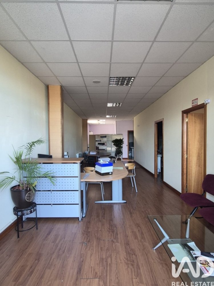 Commercial property in San Andres del Rabanedo, Leon, Spain 3 bedrooms, 87 sq.m. No. 199611