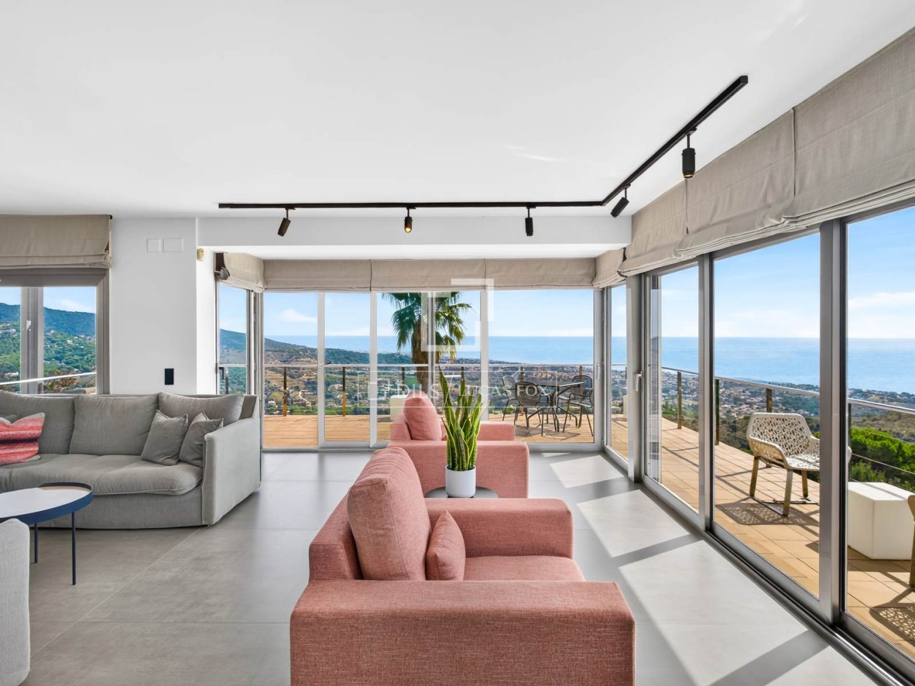 Villa in Alella, Barcelona, Spain 3 bedrooms, 517 sq.m. No. 198477