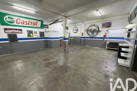 Commercial property à Valladolid, Espagne 236 m2 No. 198595