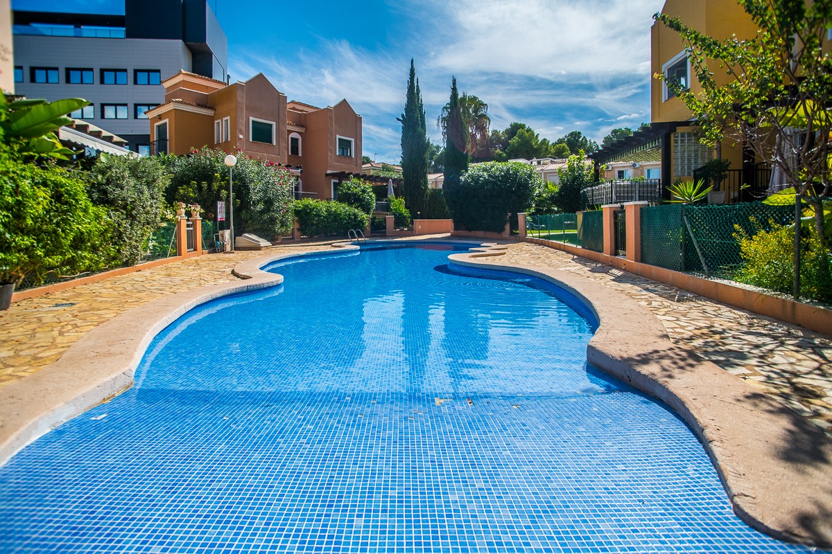 Villa à Torrevieja, Alicante, Espagne 4 chambres, 135 m2 No. 199184