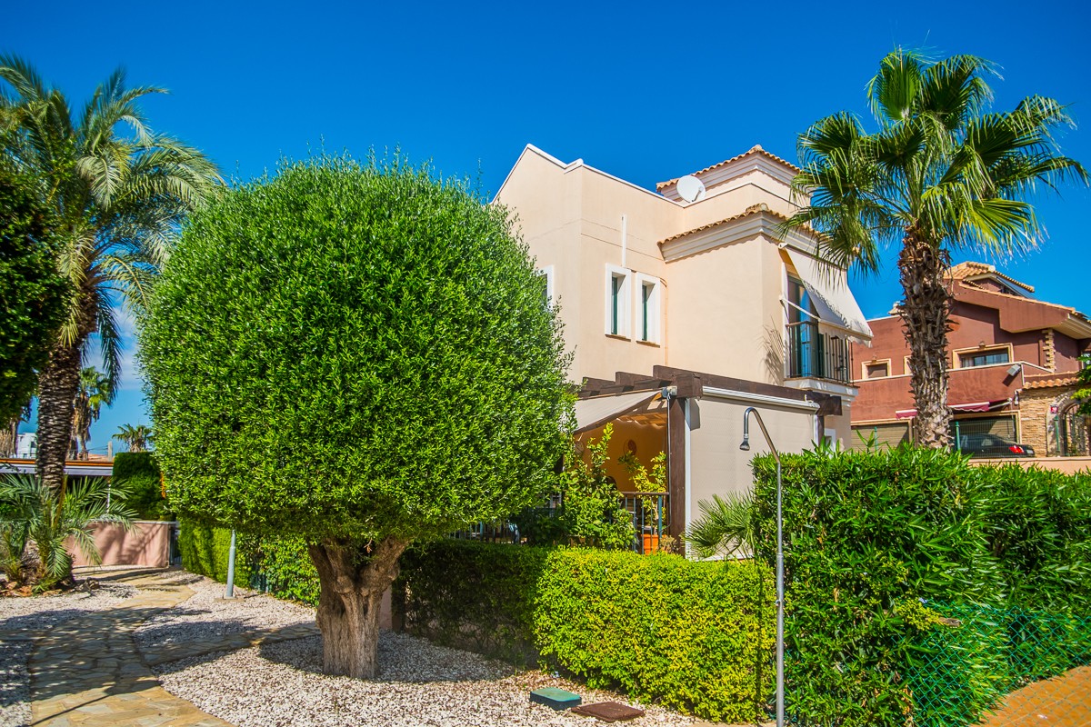 Villa à Torrevieja, Alicante, Espagne 4 chambres, 135 m2 No. 199184