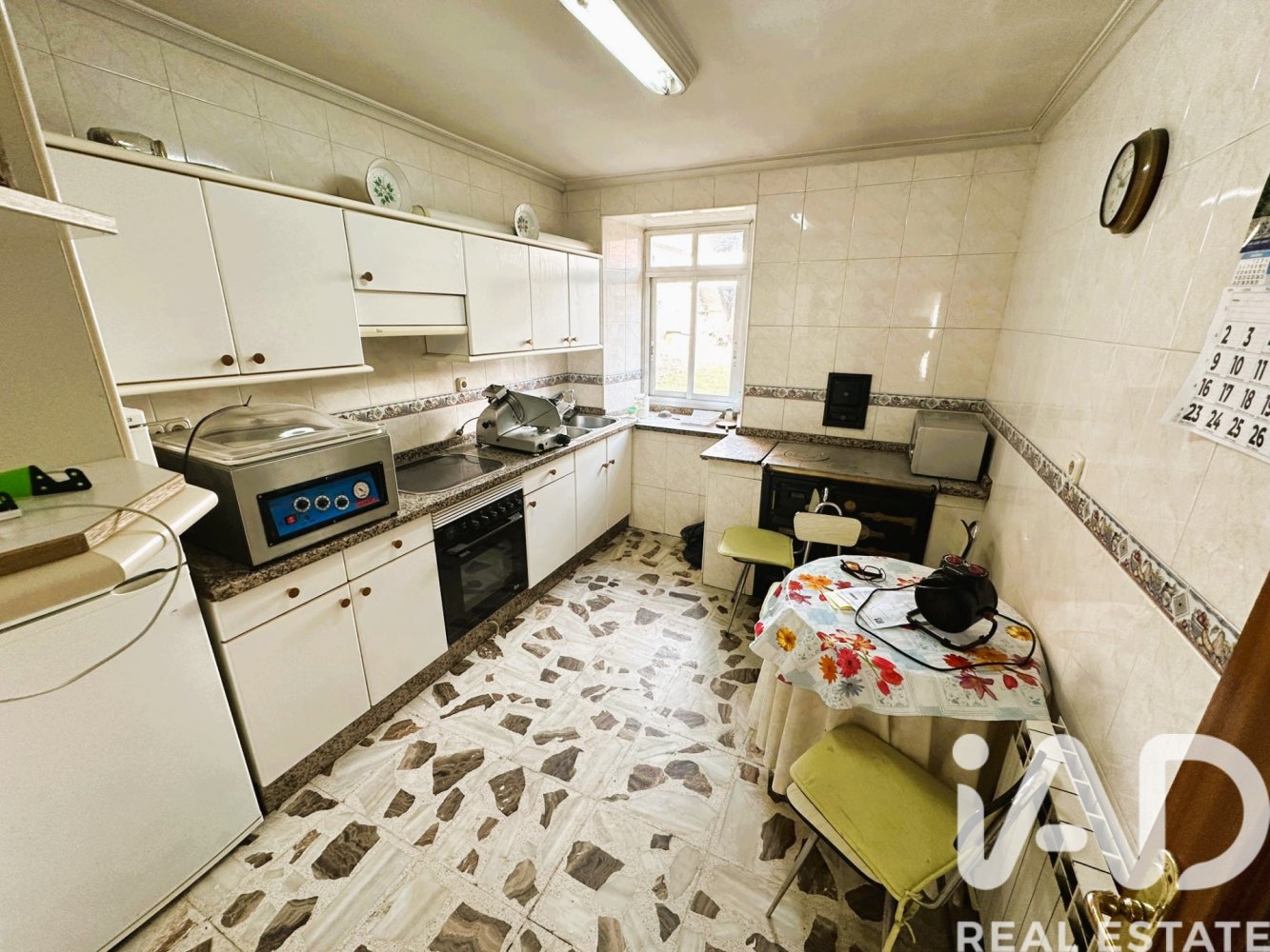 Дом в Сан Андрес дель Рабанедо, Леон, Испания 3 спальни, 600м2 №198727
