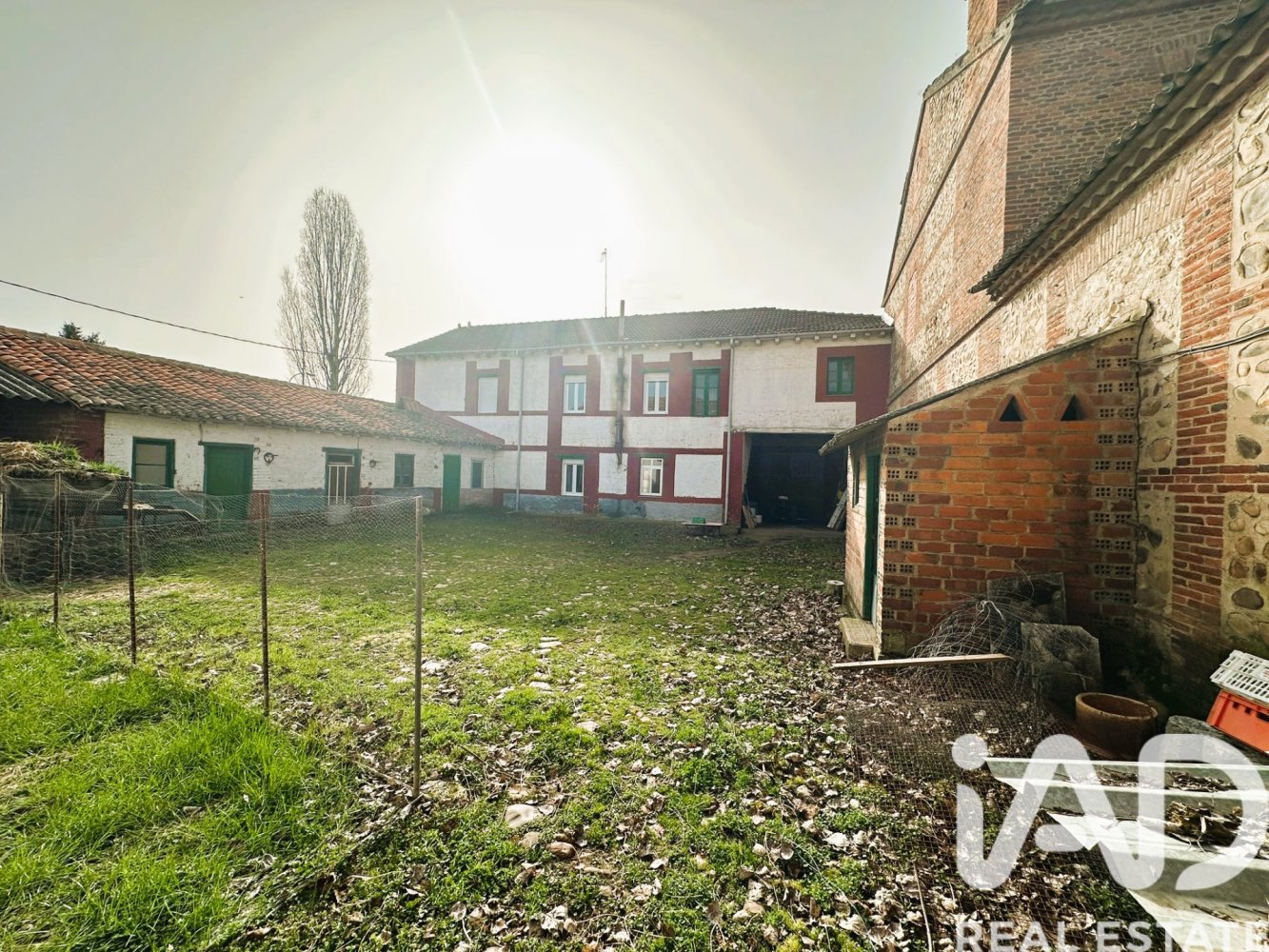 Дом в Сан Андрес дель Рабанедо, Леон, Испания 3 спальни, 600м2 №198727