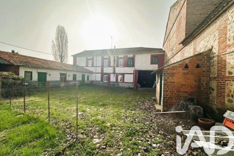 Дом в Сан Андрес дель Рабанедо, Леон, Испания 3 спальни, 600м2 №198727
