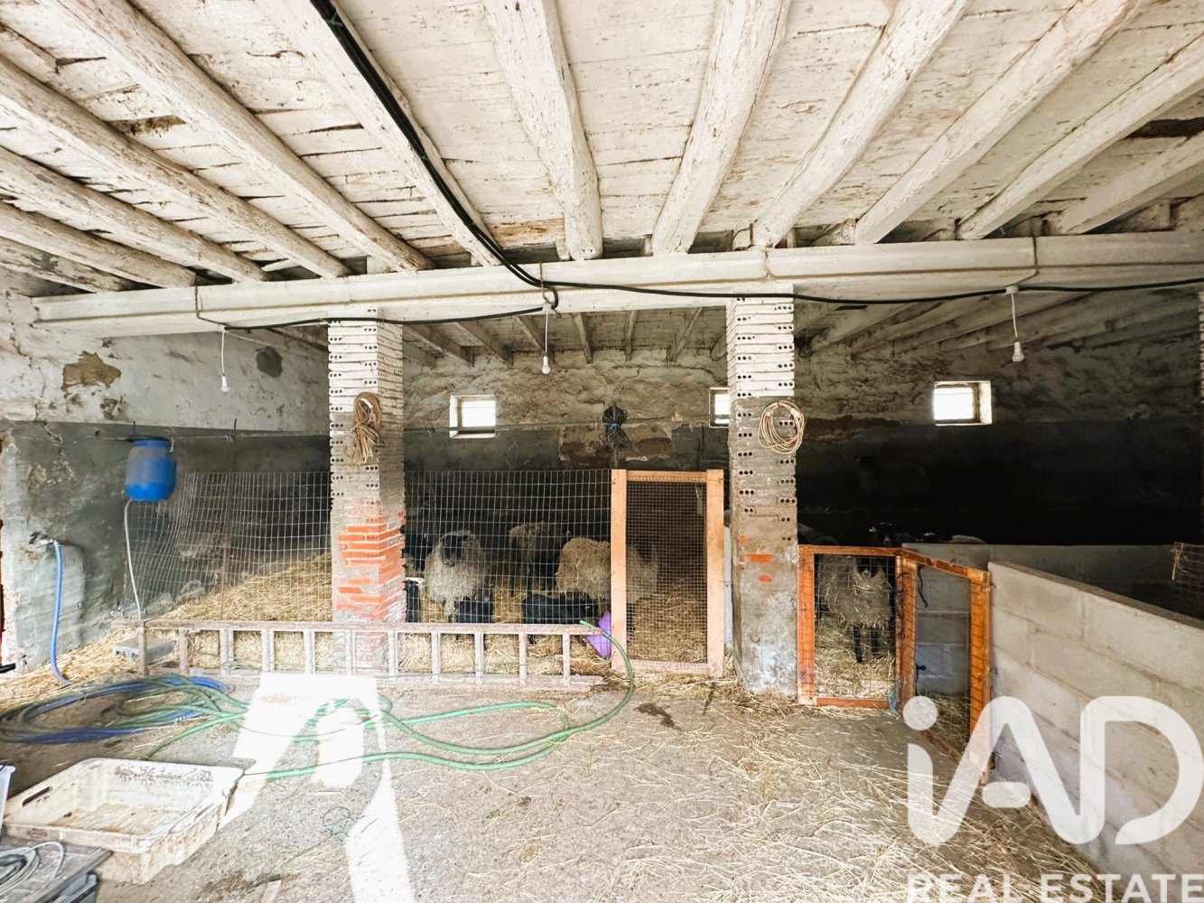 Дом в Сан Андрес дель Рабанедо, Леон, Испания 3 спальни, 600м2 №198727