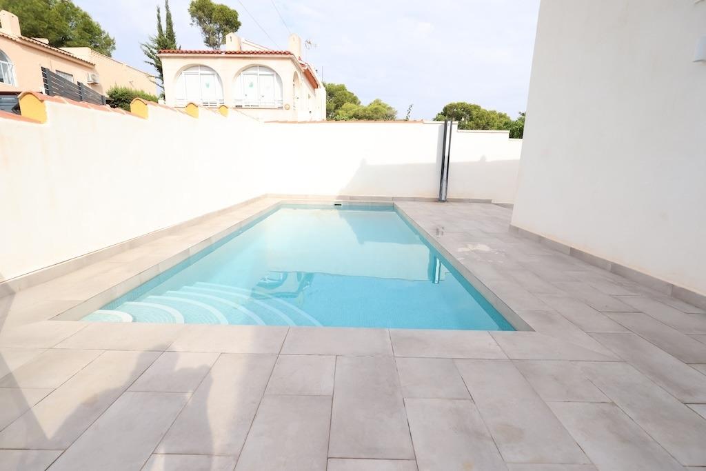 Villa i Torrevieja, Alicante, Spanien 5 sovrum, 235 kvm. Nr. 199780