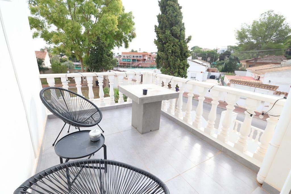 Villa i Torrevieja, Alicante, Spanien 5 sovrum, 235 kvm. Nr. 199780